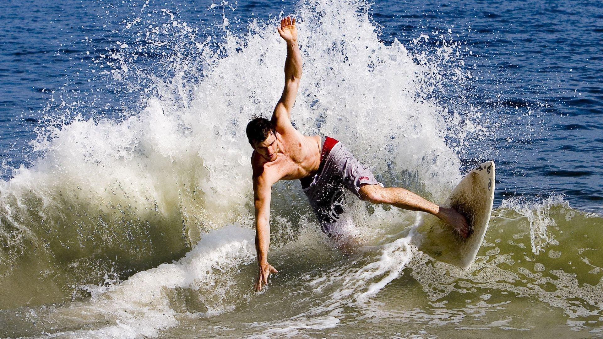 维密天使闪耀T台，运动基因引热议，顶级超模的体魄与运动员的跨界遐想